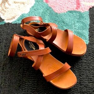 Hasneens size 38 ankle-strap sandal clogs